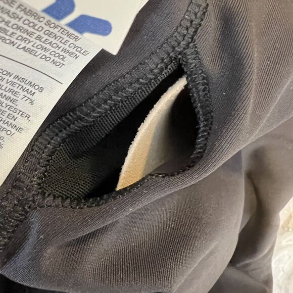 Old Navy Black Cropped Tank Built In Bra Size Petite Medium New - Picture 3 of 5